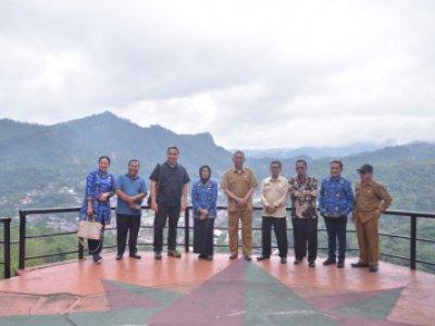 Sekretaris Daerah Kota Sawahlunto Dr.dr. Ambun Kadri,MKM, mendampingi Direktur Jenderal Kebudayaan Kementerian Pendidikan, Kebudayaan, Riset dan Teknologi (Kemendikbudristek)
