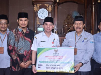 Penyaluran zakat reguler tahap III dari Baznas Sawahlunto