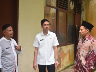 Wali Kota Sawahlunto Riyanda Putra tinjau kondisi bekas Puskesmas Pembantu (Pustu) Desa Kubang Utara Sikabu