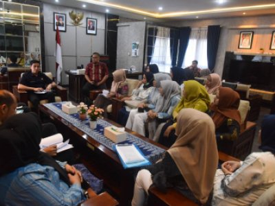 Wali Kota Sawahlunto Riyanda Putra terima aspirasi dari perwakilan PPPK formasi tenaga kesehatan