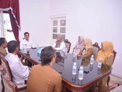 Wali Kota Dukung  Penuh Wisuda  Sekolah Lansia Pertama di Sawahlunto