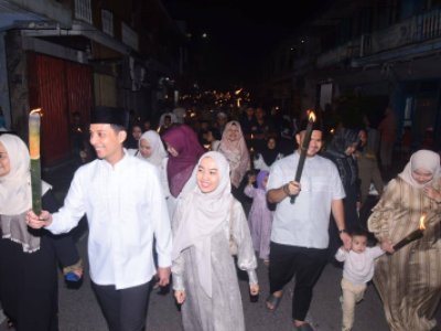 Wali Kota Sawahlunto Riyanda Putra bersama Wakil Wali Kota Jeffry Hibatullah ikuti kegiatan Festival Obor
