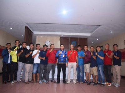 Penjabat Wali Kota Sawahlunto Fauzan Hasan, S.STP, M.Si, melepas tim PS Pemko Sawahlunto ke laga final Kejuaraan Sepakbola Piala Gubernur Sumbar Cup 2024