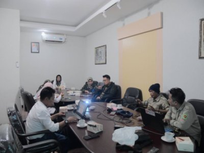 Sekretaris Daerah Kota Sawahlunto sekaligus Ketua Umum BP Geopark Nasional Kota Sawahlunto Dr.dr. Ambun Kadri, MKM, sambut dan diskusi dengan tim Badan Pengelola Geopark Nasional Provinsi Sumatera Barat