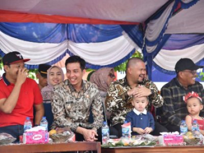 Wali Kota Sawahlunto  Saksikan  Pawai Alegoris HUT ke 80  RI di Talawi