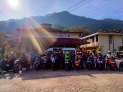 Wisatawan Malaysia Kunjungi WTBOS Warisan Dunia Naik Motor Dikawal Paraun Adventure