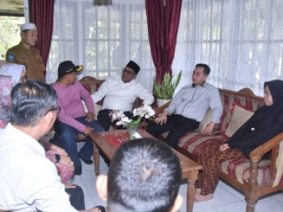 Pj Wali Kota  kunjungi Desa Sijantang Kecamatan Talawi yang terdeteksi terjangkit penyakit chikungunya