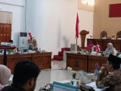 Rapat Kerja DPRD Kota Sawahlunto tentang Pembahasan Evaluasi Gubernur terhadap Ranperda RPJPD Tahun 2025-2045 dan Ranperda APBD Kota Sawahkunto Tahun Anggaran 2025