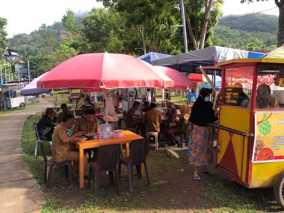 Sekretariat DPRD Ramaikan Silo, Sukseskan Program “Jajan Bareng”