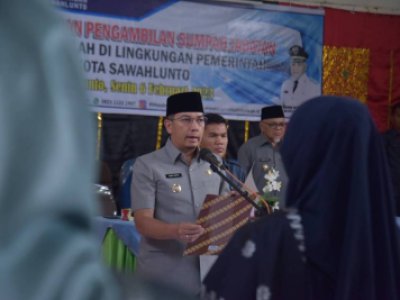 Lantik Delapan Kepala Sekolah, Wali Kota Deri Asta Ajak Kejar 'Ketertinggalan' Pendidikan Karena Pandemi