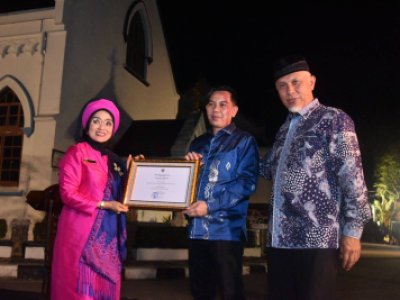 Penjabat (Pj) Wali Kota Sawahlunto Fauzan Hasan, S.STP, M.Si, bersama Adyatama Ahli Utama Kemenparekraf Nia Niscaya dan Gubernur Sumatera Barat Mahyeldi Ansharullah buka  event SISSCa  Tahun 2024