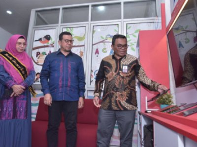 Pojok Baca Digital (Pocadi) diresmikan oleh Deputi Bidang Pengembangan Sumber Daya Perpustakaan Perpusnas RI Dr. Adin Bondar, S. Sos, M.Si