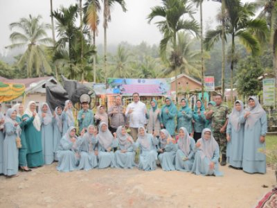 Ketua GOW Provinsi Sumbar Ny. Fitria Amalia Audy  verifikasi lapangan ke Dasawisma Kelurahan Durian II Kecamatan Barangin Kota Sawahlunto