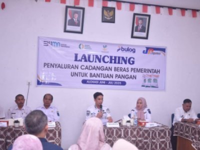 Penyaluran CBP di Sawahlunto :1857  KPM Terima Bantuan Beras