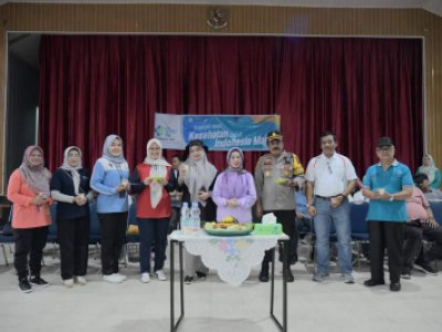 Ketua TP-PKK Kota Sawahlunto dan Sekda Kota Sawahlunto mengikuti acara puncak Hari Kesehatan Nasional di Hall Ombilin