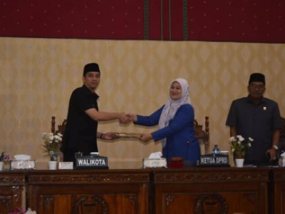 Wali Kota Sawahlunto Hadiri Rapat Paripurna DPRD Bahas Ranperda Administrasi Kependudukan