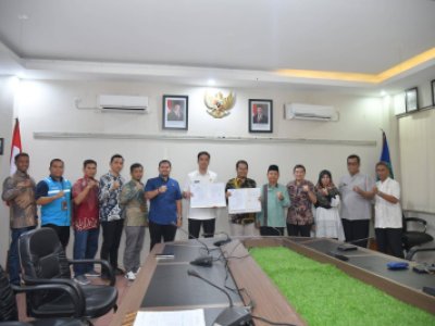 Penandatanganan Perjanjian Kerja Sama (PKS) Pemkot Sawahlunto dengan PT PLN UP3 Solok terkait pemungutan dan penyetoran Pajak Penerangan Jalan Tenaga Listrik (PBJT)