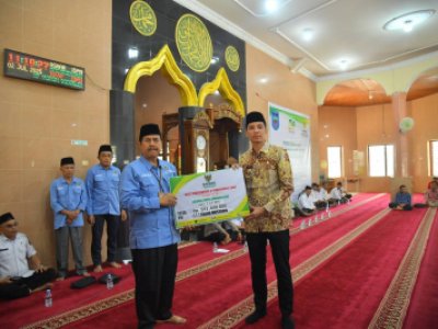 Wali Kota Hadiri Pendistribusian Zakat BAZNAS Juli 2025: Dorong Pemanfaatan Zakat yang Produktif