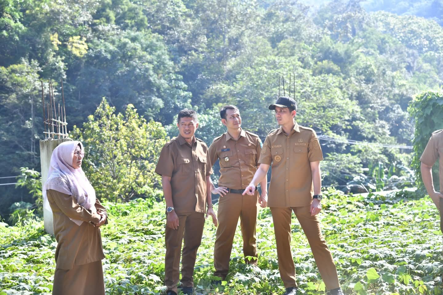 Wali Kota Tinjau Lapangan Futsal  Silungkang Tigo, Dorong Pemanfaatan Aset  Untuk Warga