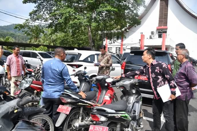 Wali Kota Sawahlunto Melakukan Pengecekan Langsung Terhadap  Kendaraan Dinas Roda Dua dan Roda Empat di Pemerintah Kota Sawahlunto