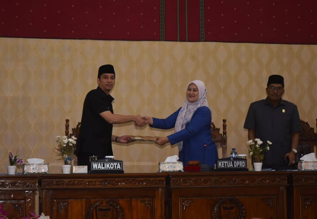 Wali Kota Sawahlunto Hadiri Rapat Paripurna DPRD Bahas Ranperda Administrasi Kependudukan