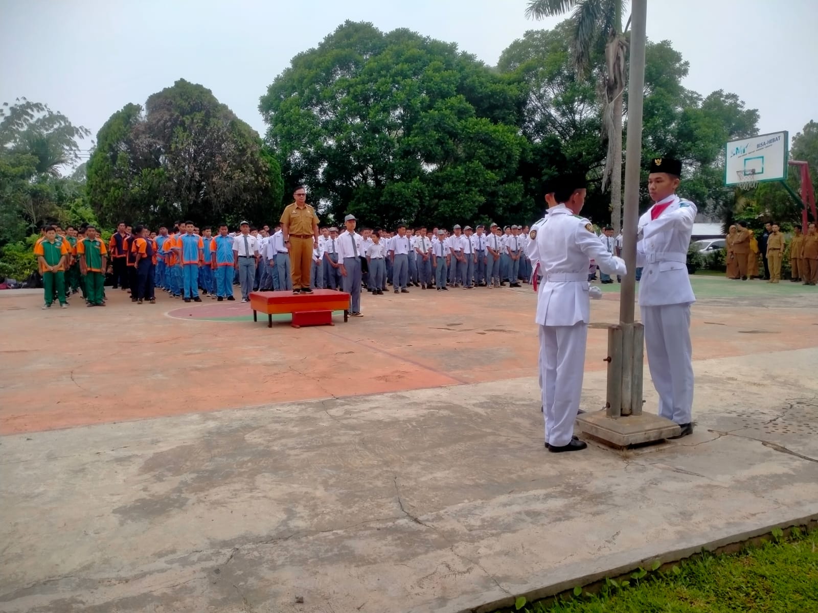 Upacara di SMK 02 Sawahlunto