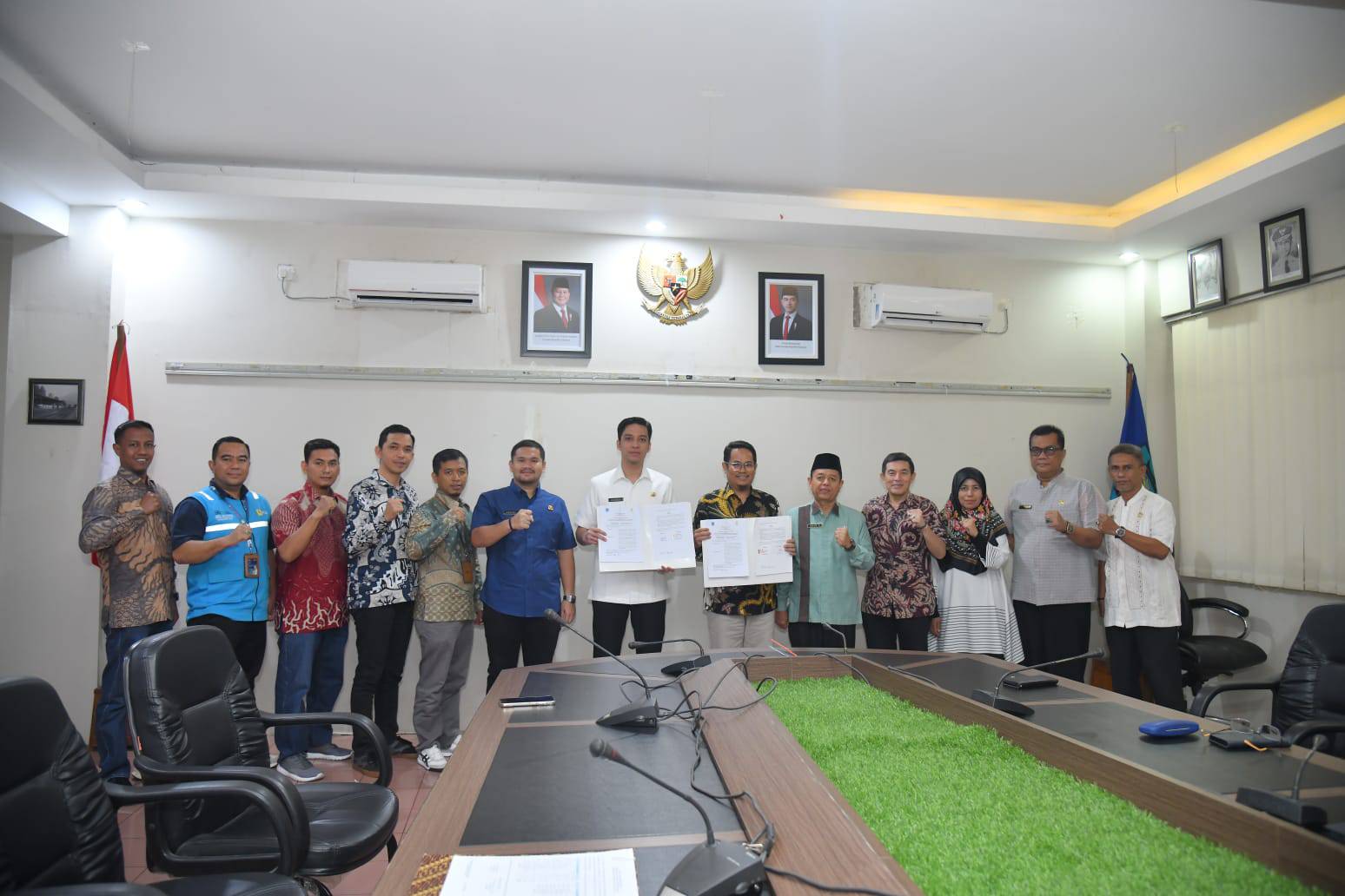 Penandatanganan Perjanjian Kerja Sama (PKS) Pemkot Sawahlunto dengan PT PLN UP3 Solok terkait pemungutan dan penyetoran Pajak Penerangan Jalan Tenaga Listrik (PBJT)