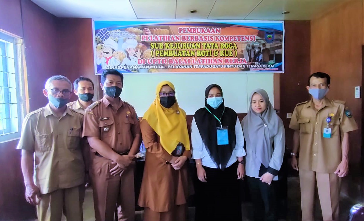 Pembukaan Pelatihan Berbasis Kompetensi Sub Kejuruan Tata Boga (Pembuatan Roti dan Kue) Di UPTD Balai Latihan Kerja Kota Sawahlunto
