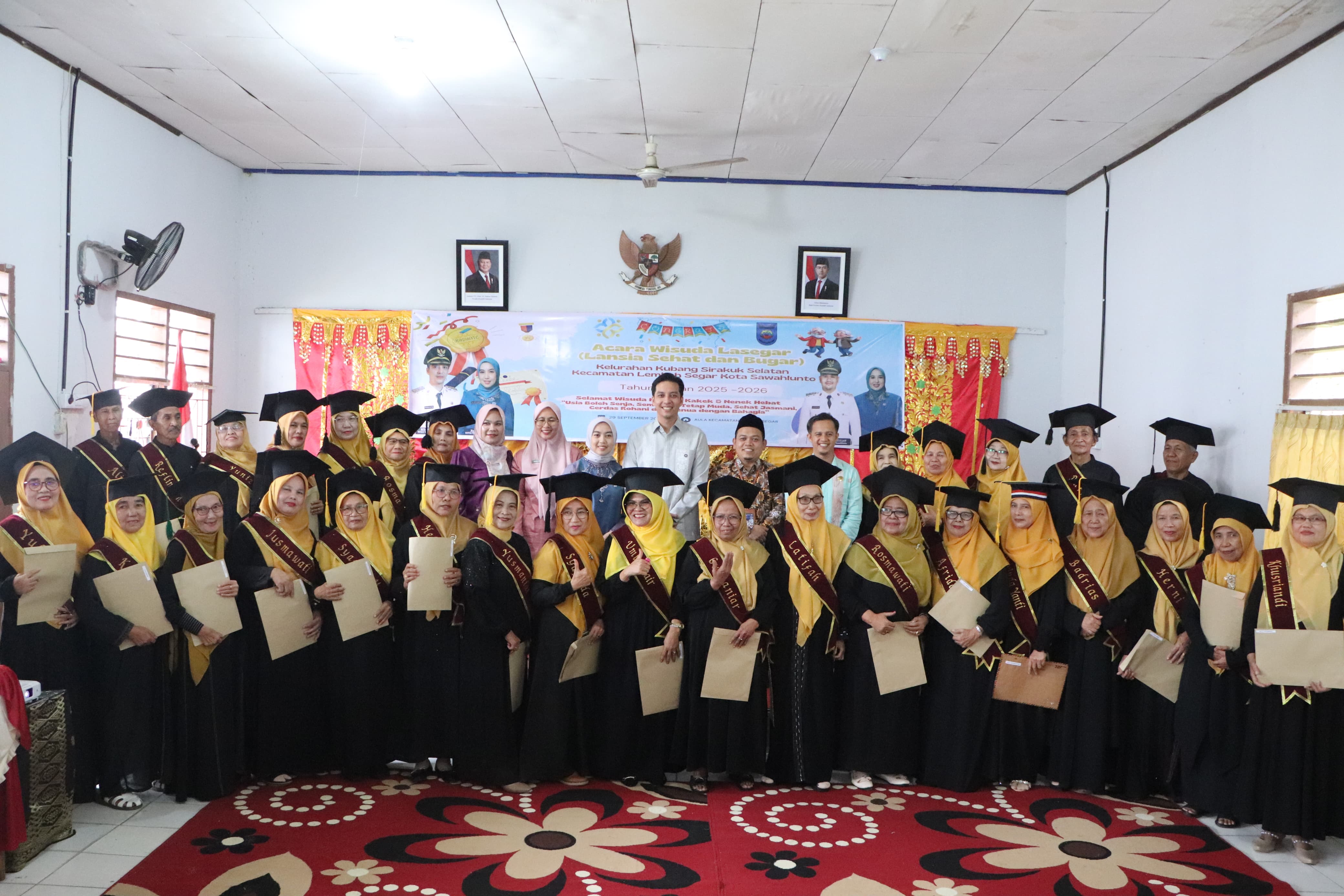 Wali Kota Sawahlunto Hadiri Wisuda Sekolah Lansia Sehat dan Bugar Kelurahan Kubang Sirakuk Selatan